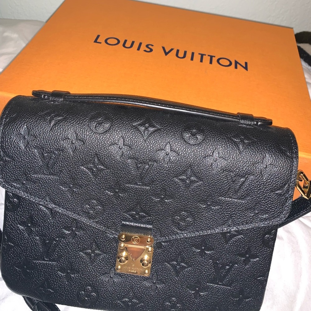 Louis Vutton Pochette Metis Crossbody Black Leather